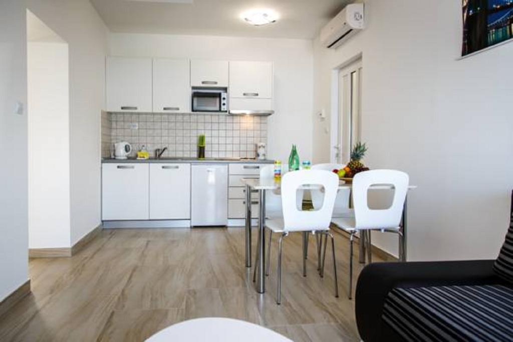 Nemira Sunny Apartments Omiš Zimmer foto